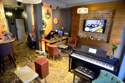 Pera Luna Residence to istanbul airport transfer